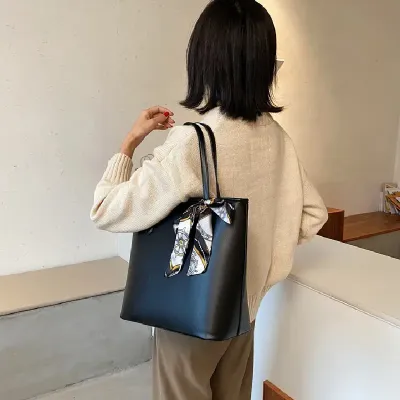 CASUAL LADIES SHOULDER BAG